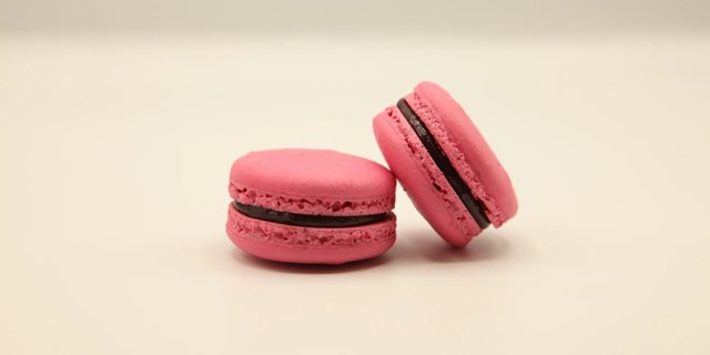 Raspberry Macaron