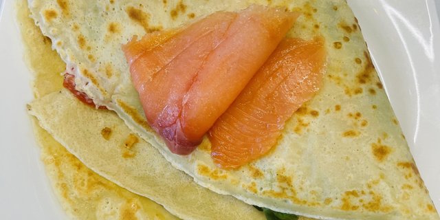 Smoke Salmon Crepe