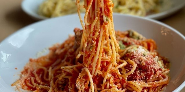 Spaghetti Pomodoro w/ Meatballs