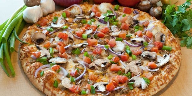 Garlicky Chicken Pizza