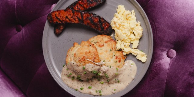 Grannie's Biscuits & Gravy