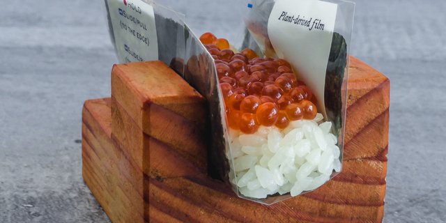 Ikura Hand Roll