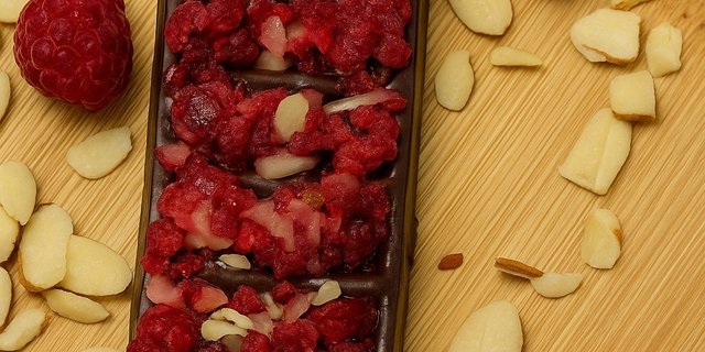 Raspberry & Almond Dark Chocolate Bar