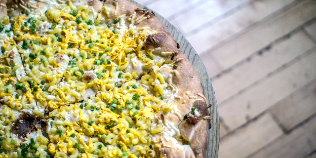 Vegan Mac Pizza