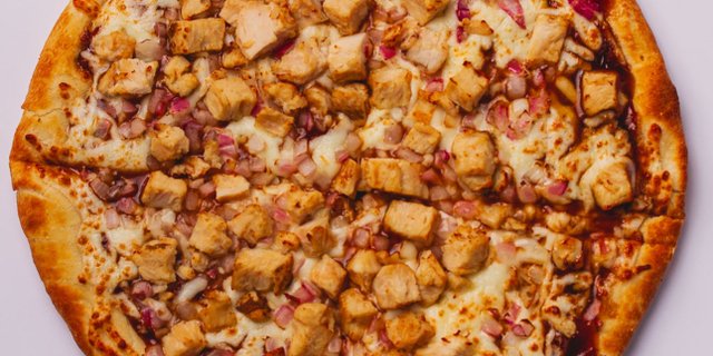 Big Bill's BBQ Chicken Pizza