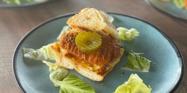 Envie Chicken Mini Po' Boy & Soup Lunch Box