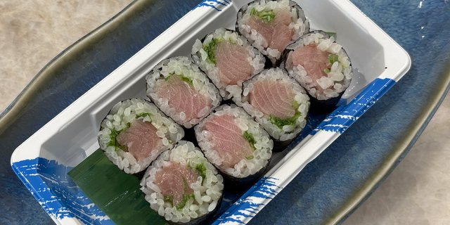 Hamachi Roll