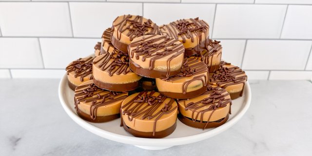Peanut Butter Chocolate Dipped Oreo Cookies