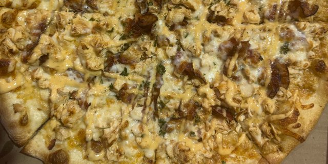 16" Chipotle Chicken & Bacon Pizza