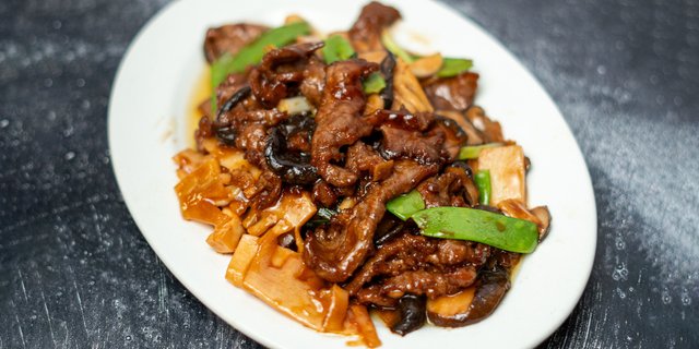 Beef w/ Black Mushroom & Bamboo Shoots