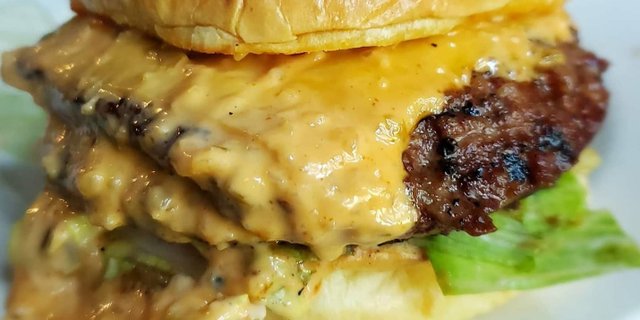 Gluten-Free King Conzy Burger