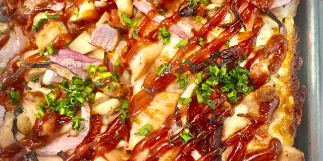 Individual BBQ Chicken Bacon Pizza
