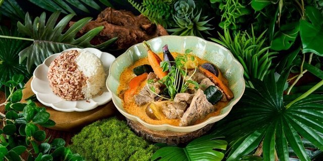 Coconut Curry w/ Beef Short Ribs