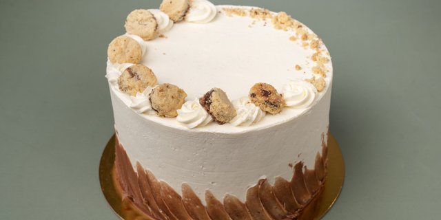 8" Cookie & Milk Cake