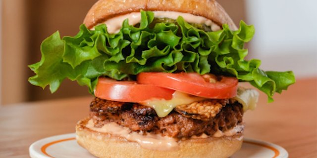 Beyond ChzBurger Box Lunch