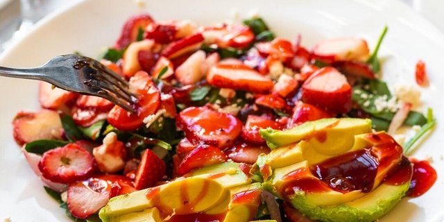 Strawberry Spinach Salad
