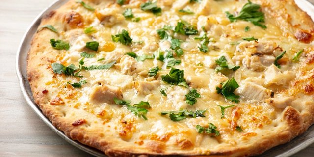 Creamy Garlic Chicken Pizza