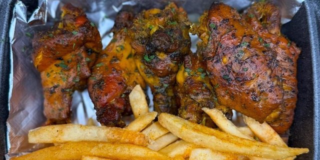 Smoked Wings & Fries