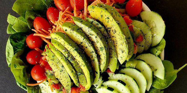 Avocado Garden Salad