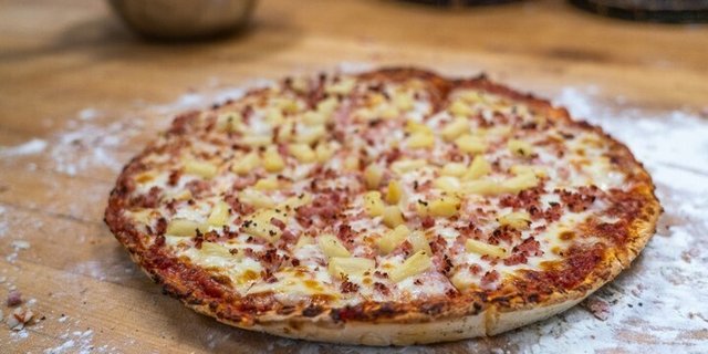 Hawaiian Cauliflower Crust Pizza