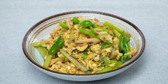 Farmer’s Stir-Fry w/ Egg Half Tray