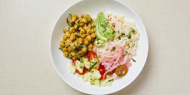 Mediterranean Chickpeas Rice Bowl
