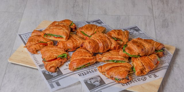 Vegan Pomodoro Cornetto Sandwich