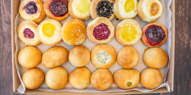 2 Dozen Lunch Kolache Box