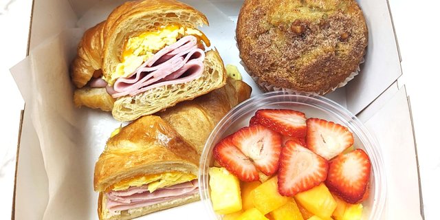 Egg, Ham, Cheddar Cheese Croissant Sandwich Box