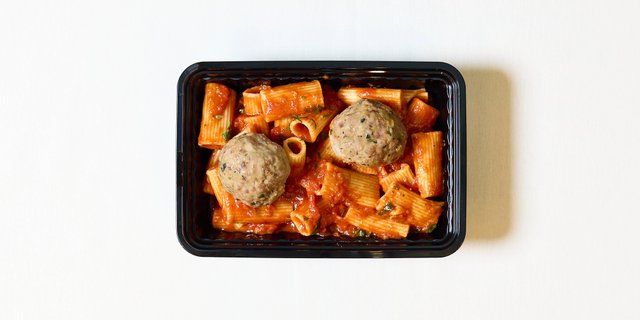 Rigatoni w/ Meatballs Boxed Lunch