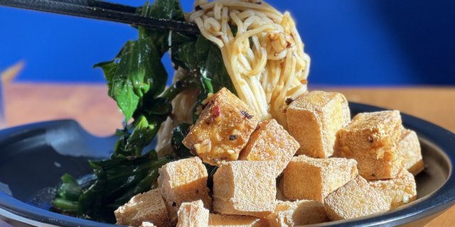M2V-05. Vegetarian Dan Dan Noodles
