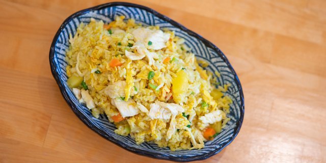 F1-05. Singapore Curry Chicken Fried Rice