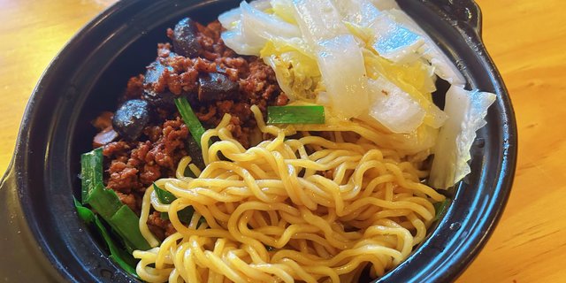 Y2 Yunnan-Style Braised Pork Noodles