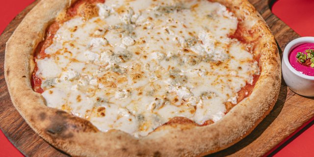 Quattro Formaggi Pizza
