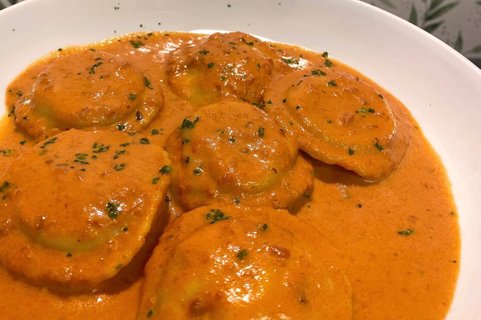 Spinach & Ricotta Ravioli Tray