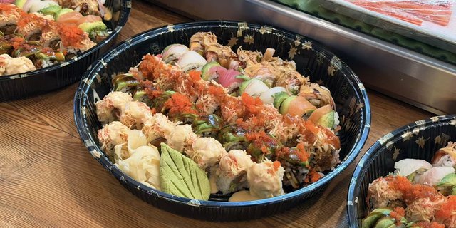 5 Special Sushi Roll Party Tray