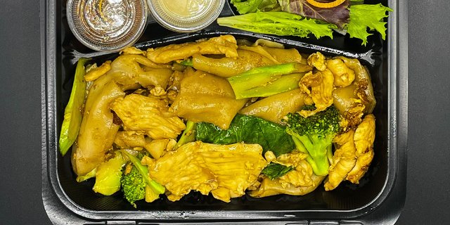 Chicken Pad See Ew Boxed Lunch