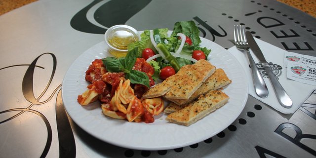 Pasta w/ Garlic Bread & Salad Combo For 7 People
