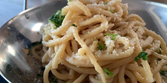 Classic Garlic Noodles