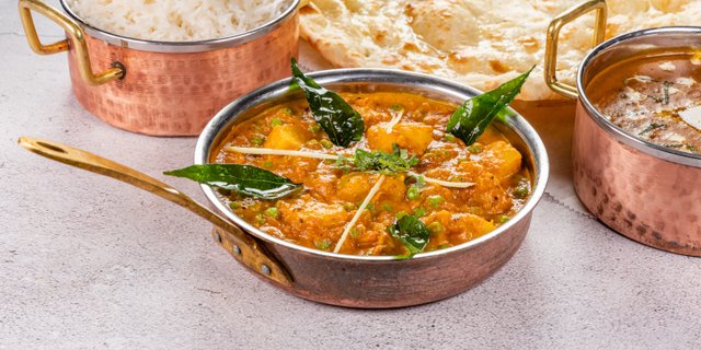 Mutter Aloo & Dal Makhani Boxed Lunch