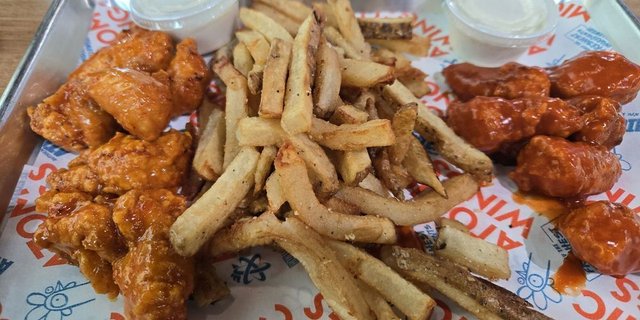Boneless Wings Combo
