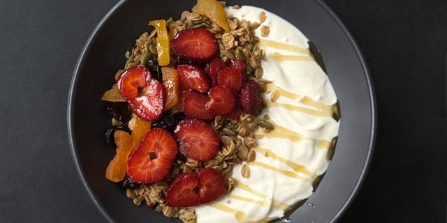Yogurt & Granola