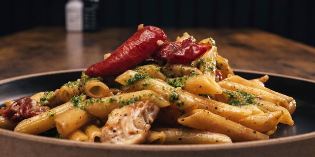 Chicken & Pesto W/ Ziti Pasta