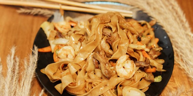Stir-Fried House Special Noodles