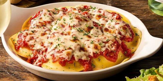 Cheese Ravioli w/ Meat Sauce
