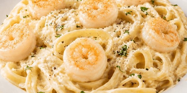 Fettuccine Alfredo Pasta w/ Shrimp