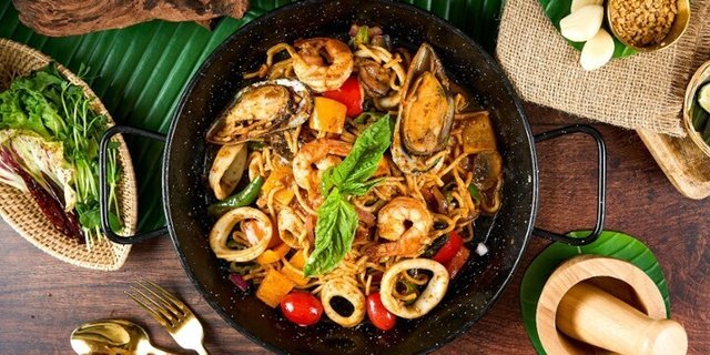 Spaghetti Seafood Tom Yum Sauce