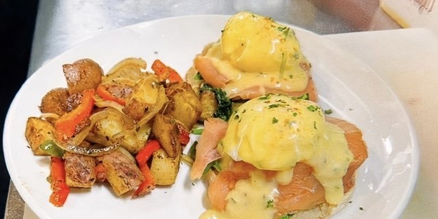 Salmon Benedicts