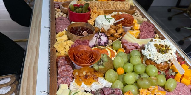 8 Foot Grazing Table
