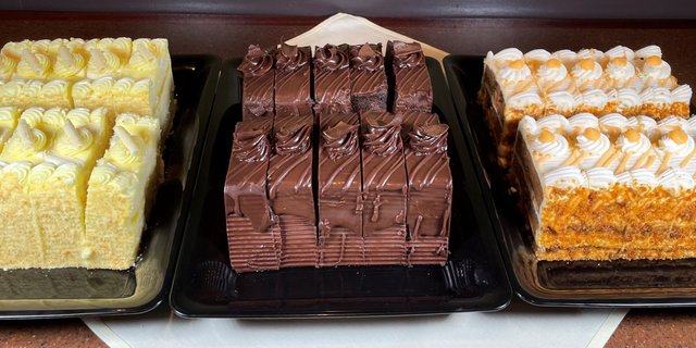 Montilio's Whole Cake